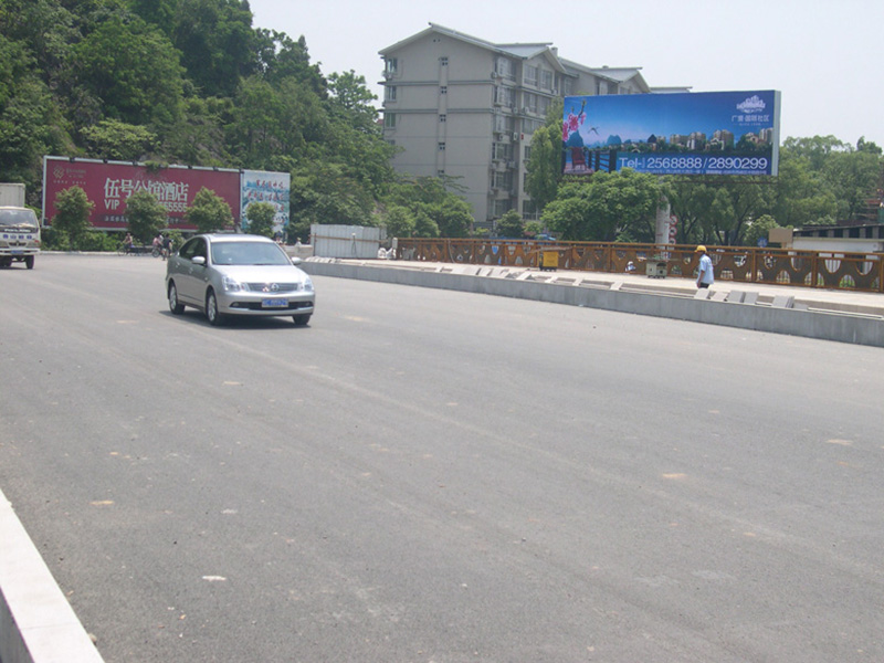 桃花江單立柱廣告